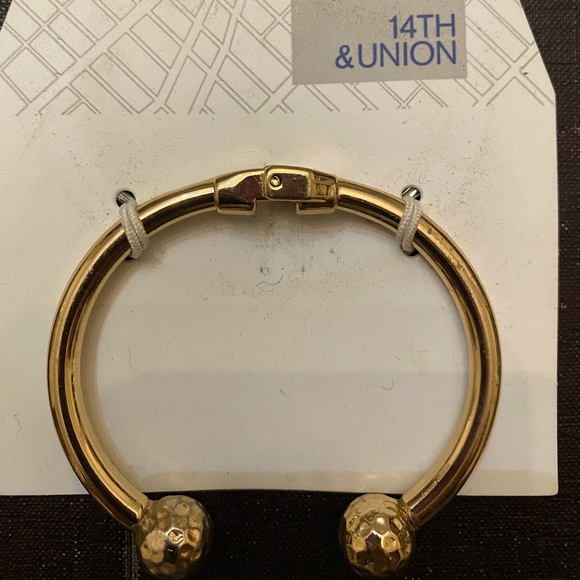 14th & Union hinged gold costume bracelet. - Picture 1 of 2